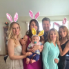 Amber Rayne (à droite) en famille pour Pâques, photo Twitter 2016. Star du cinéma X pendant 10 ans, elle a trouvé la mort à 31 ans, dans son sommeil, dans la nuit du 2 au 3 avril 2016 à Los Angeles.