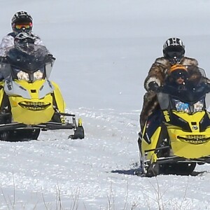 Kris Jenner (à gauche), Kim Kardashian et sa fille North West (à droite) - La famille Kardashian en vacances à Vail, dans le Colorado. Le 6 avril 2016.