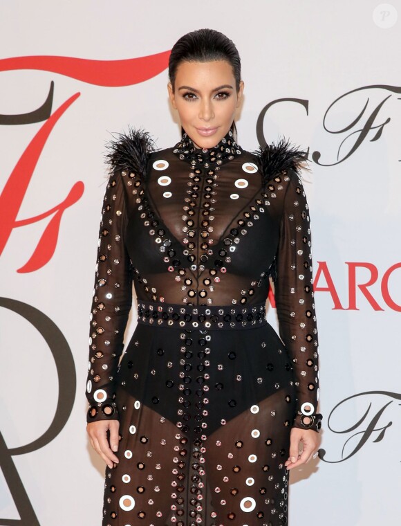 Kim Kardashian (enceinte) à la soirée des CFDA Fashion Awards 2015 au Lincoln Center à New York, le 1er juin 2015.