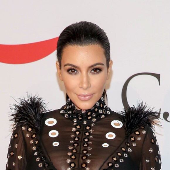 Kim Kardashian (enceinte) à la soirée des CFDA Fashion Awards 2015 au Lincoln Center à New York, le 1er juin 2015.