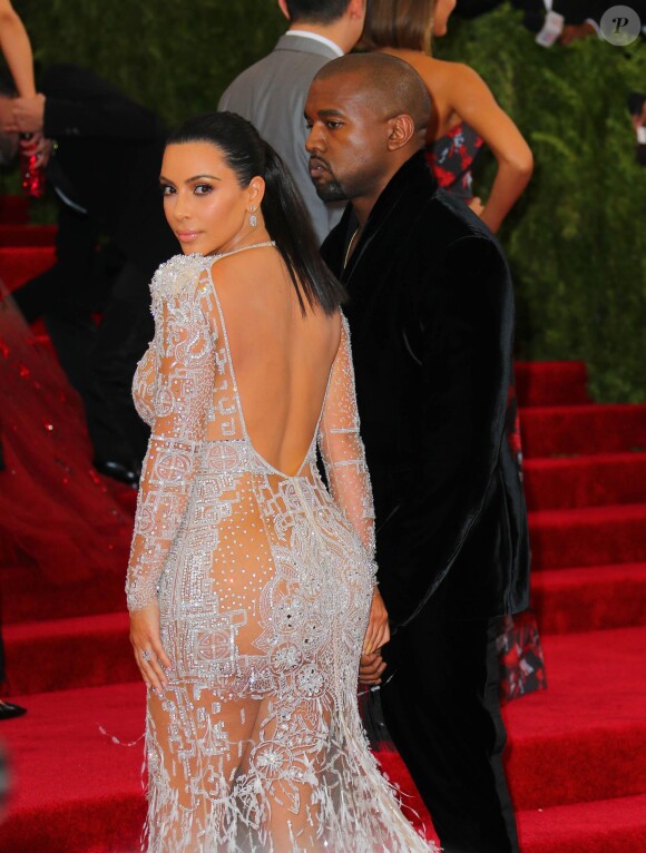 Kim Kardashian and Kanye West à la Soirée Costume Institute Gala 2015 (Met Ball) au Metropolitan Museum célébrant l'ouverture de Chine: à travers le miroir à New York, le 4 mai 2015.