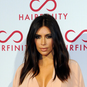 Kim Kardashian assiste à la soirée "Hairfinity" à Londres, le 8 novembre 2014