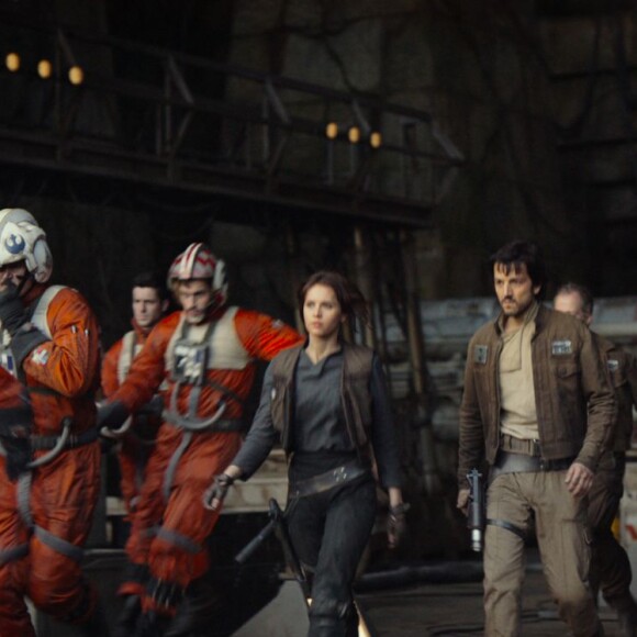 Felicity Jones et Diego Luna dans Rogue One : A Star Wars Story