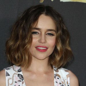 Emilia Clarke (robe Miu Miu) - Cérémonie des MTV Movie Awards 2016 à Los Angeles le 9 avril 2016