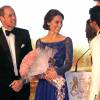 Kate Middleton, duchesse de Cambridge (en robe Jenny Packham) et le prince William avec Aishwarya Rai et le "roi de Bollywood" Shah Rukh Khan le 10 avril 2016 au Taj Palace Hotel à Mumbai au premier soir de leur visite officielle en Inde, lors d'un gala organisé par la British Asian Foundation.