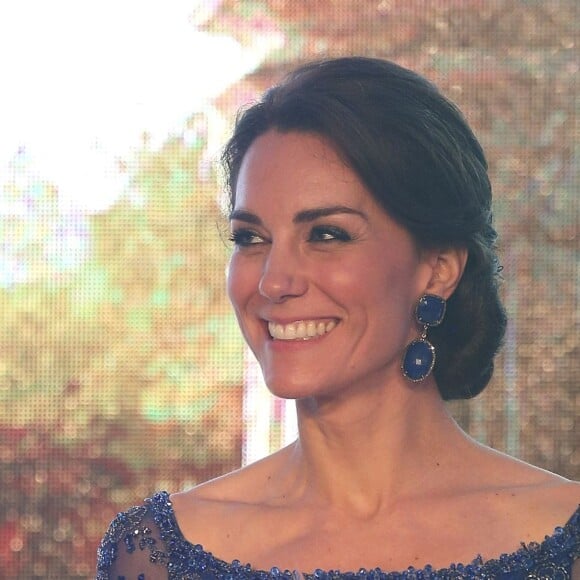 Le prince William et Kate Middleton, duchesse de Cambridge (en robe Jenny Packham), le 10 avril 2016 au Taj Palace Hotel à Mumbai au premier soir de leur visite officielle en Inde, lors d'un gala organisé par la British Asian Foundation.