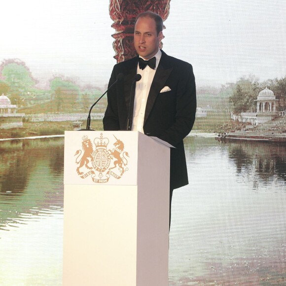 Le prince William et Kate Middleton, duchesse de Cambridge (en robe Jenny Packham), le 10 avril 2016 au Taj Palace Hotel à Mumbai au premier soir de leur visite officielle en Inde, lors d'un gala organisé par la British Asian Foundation.