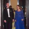 Le prince William et la duchesse Catherine de Cambridge (en robe Jenny Packham) au Taj Palace Hotel à Mumbai le 10 avril 2016, à leur arrivée au gala organisé par la British Asian Foundation, avec la participation de nombreuses stars de Bollywood, au premier jour de leur visite officielle en Inde.
