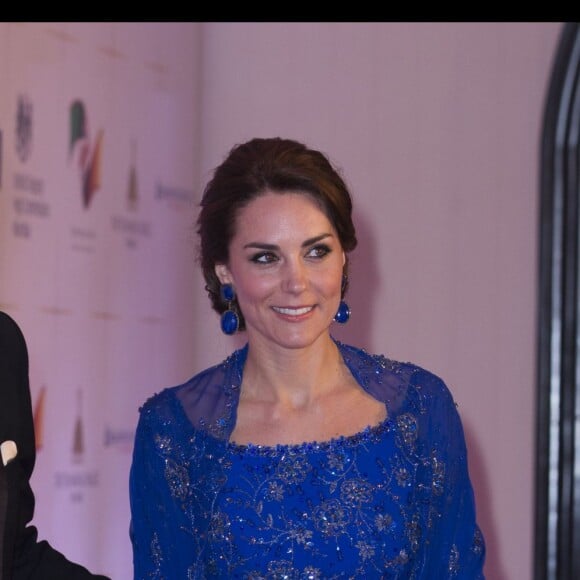 Le prince William et la duchesse Catherine de Cambridge (en Jenny Packham) au Taj Palace Hotel à Mumbai le 10 avril 2016 lors d'un gala organisé par la British Asian Foundation, avec la participation de nombreuses stars de Bollywood, au premier jour de leur visite officielle en Inde. © Stephen Lock/i-Images via ZUMA Wire / Bestimage
