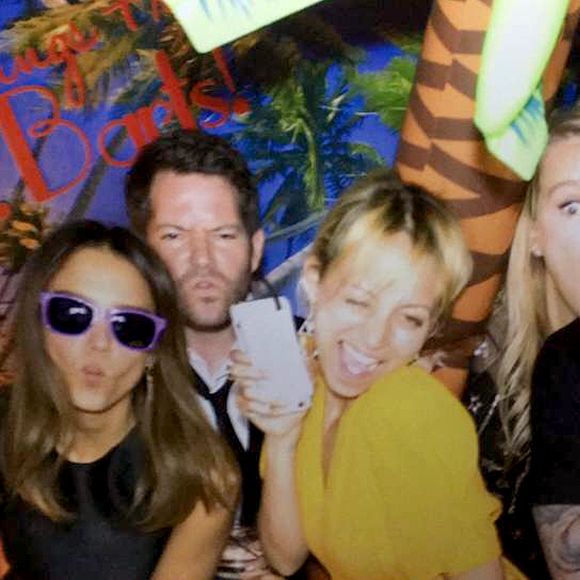 Jessica Alba, Nicole Richie, Kelly Sawyer et Joel Madden au mariage de Jamie Schneider samedi 9 avril dans le Colorado