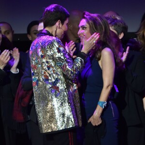 Cristina Cordula, Homayra Sellier (présidente de l'association "Innocence en Danger") - Soirée spectacle à l'occasion des 15 ans de l'association "Innocence en Danger" au théâtre des Variétés à Paris, le 11 avril 2016. © Lionel Urman/Bestimage