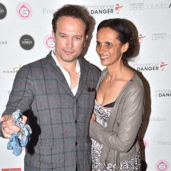 Vincent Perez et sa femme Karine Silla - Soirée spectacle à l'occasion des 15 ans de l'association "Innocence en Danger" au théâtre des Variétés à Paris, le 11 avril 2016. © Lionel Urman/Bestimage