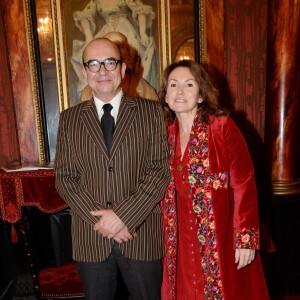 Karl Zéro et sa femme Daisy d'Errata  - Soirée spectacle à l'occasion des 15 ans de l'association "Innocence en Danger" au théâtre des Variétés à Paris, le 11 avril 2016. © Lionel Urman/Bestimage