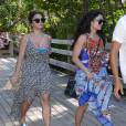 Vanessa et Stella Hudgens à Miami Beach, le 9 avril 2016.