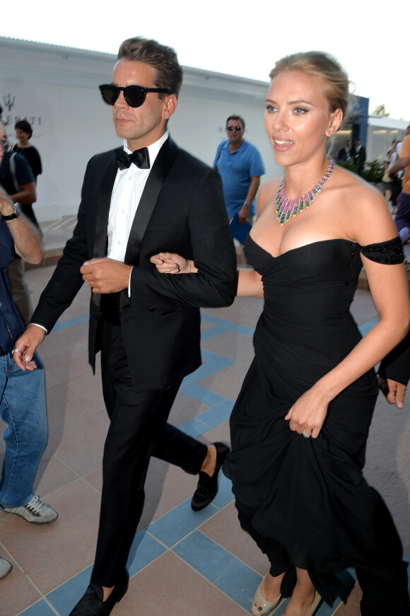 Romain Dauriac et Scarlett Johansson après la projection du film "Under The Skin" lors du 70e Festival du Film de Venise le 3 septembre 2013