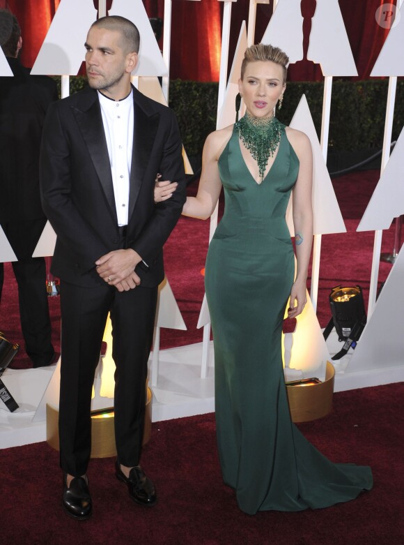 Romain Dauriac et Scarlett Johansson à la 87e cérémonie des Oscars à Hollywood le 22 février 2015