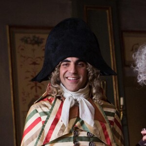 Ary Abittan et Alex Lutz dans le film Les Visiteurs : La Révolution.