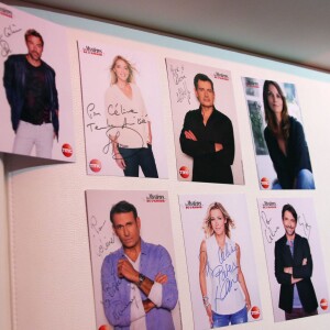 Exclusif - Illustration des autographes - Présentation en avant-première du 300ème épisode de la série "Les Mystères de l'Amour" au siège de TF1 à Boulogne-Billancourt le 14 avril 2016. Cet événement sera diffusé sur TMC le samedi 16 avril à 19h45. Il a plus de 25 ans que ces acteurs jouent ensemble; la première série était "Hélène et les garçons" en 1992 sur TF1 produite par Jean-Luc Azoulay. © Denis Guignebourg/Bestimage