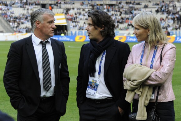 Didier Deschamps avec Vincent Labrune et Margarita Louis-Dreyfus au Stade de France le 14 avril 2012 lors de la finale de la Coupe de la Ligue remportée par l'Olympique de Marseille contre l'OL.