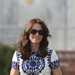 Kate Middleton, duchesse de Cambridge, en Naeem Khan le 16 avril 2016 au Taj Mahal, lors de sa visite officielle en Inde et au Bhoutan (10-16 avril) avec le prince William