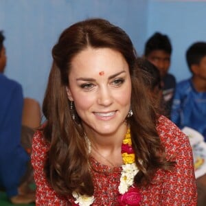 Kate Middleton, duchesse de Cambridge, en robe Glamorous le 12 avril 2016, lors de sa visite officielle en Inde et au Bhoutan (10-16 avril) avec le prince William