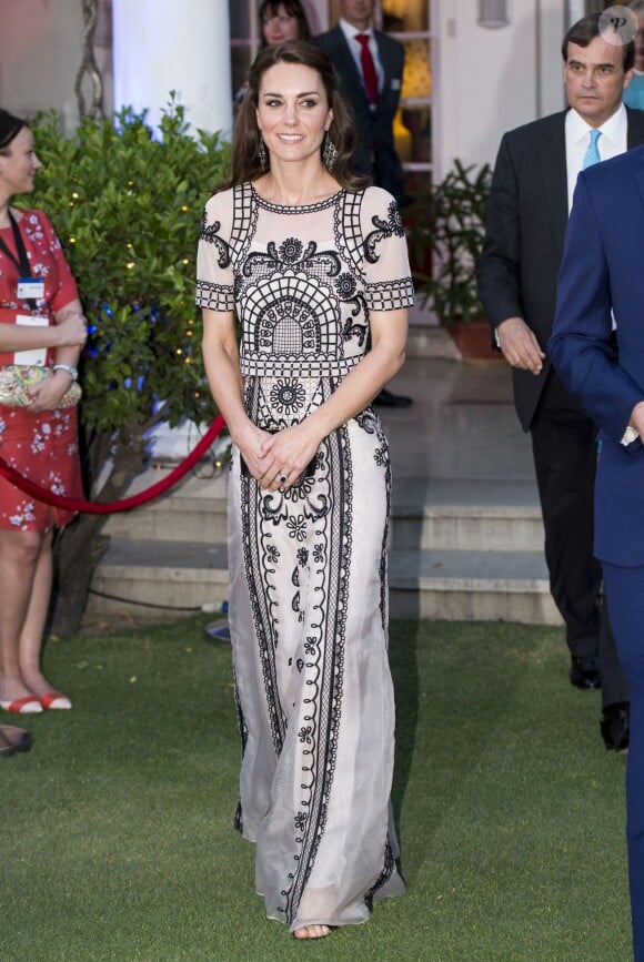 Kate Middleton, duchesse de Cambridge, en robe Alice Temperley le 11 avril 2016, lors de sa visite officielle en Inde et au Bhoutan (10-16 avril) avec le prince William