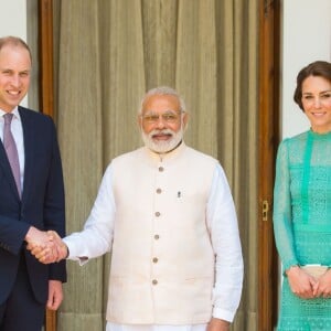 Kate Middleton, duchesse de Cambridge, en robe Alice Temperley à New Delhi le 12 avril 2016, lors de sa visite officielle en Inde et au Bhoutan (10-16 avril) avec le prince William