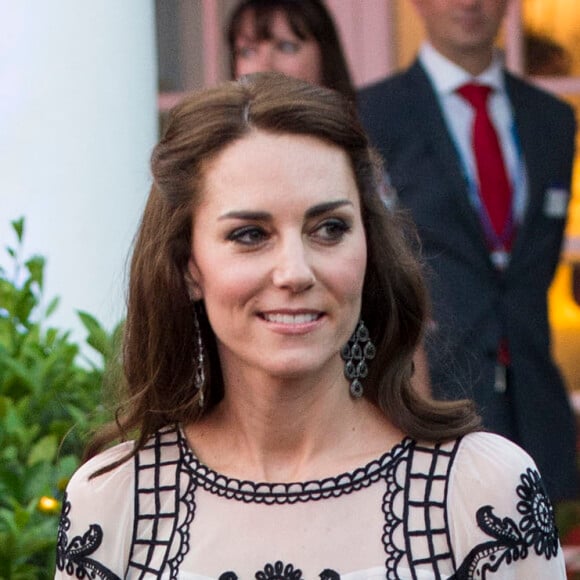 Kate Middleton en robe Temperley London lors de la réception chez le haut commissaire britannique à New Delhi, en Inde, avril 2016