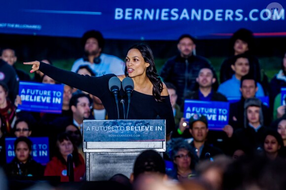 Rosario Dawson lors d'un meeting soutenant Bernie Sanders à New York le 31 mars 2016