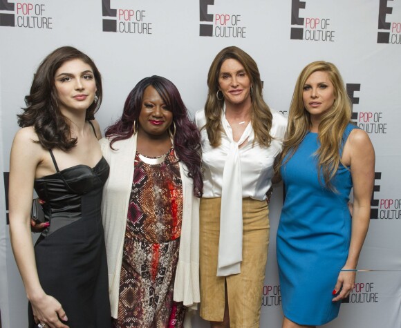 Caitlyn Jenner entourée de ses amies Ella Giselle, Chandi Moore et Candis Cayne à la conférence de presse pour la série "I Am Cait" à Beverly Hills le 15 mars 2016 