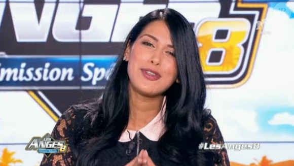 Ayem Nour, enceinte, lors de la première de son émission le "Mad Mag" sur NRJ12. Le 22 février 2015.
