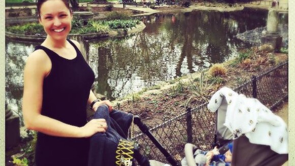 Natasha St-Pier : Promenade avec Bixente pour la maman aux formes retrouvées