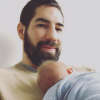 Nikola Karabatic avec son fils Alek, né le 7 avril 2016 de son amour avec sa compagne Géraldine Pillet. Photo issue du compte Twitter de Nikola Karabatic.