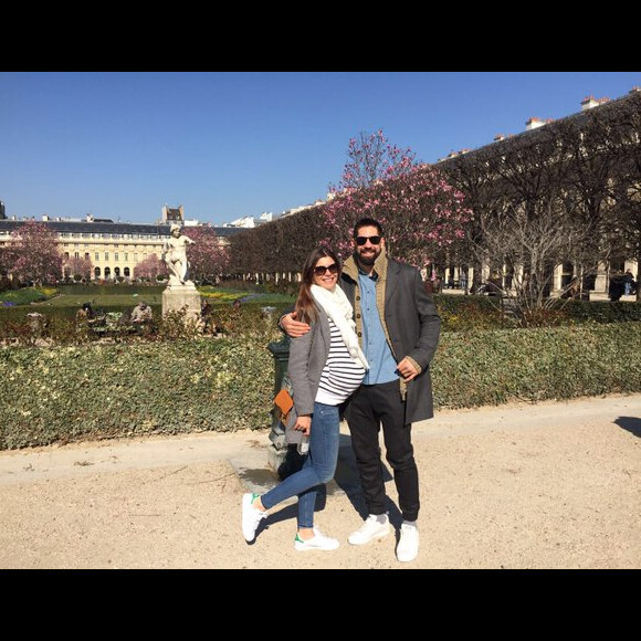 Nikola Karabatic et Géraldine Pillet en promenade place des Vosges, quelques jours avant la naissance d'Alek. Photo issue du compte Twitter de Nikola Karabatic.