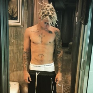 Justin Bieber se dévoile torse nu sur Instagram.