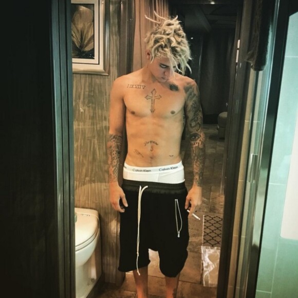 Justin Bieber se dévoile torse nu sur Instagram.