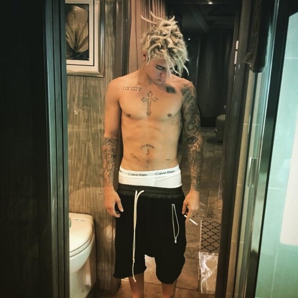 Justin Bieber se dévoile torse nu sur Instagram.