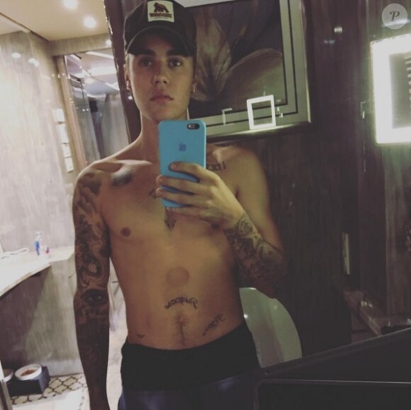 Justin Bieber se dévoile torse nu sur Instagram.