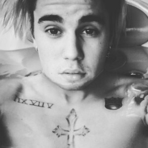 Justin Bieber se dévoile torse nu sur Instagram.