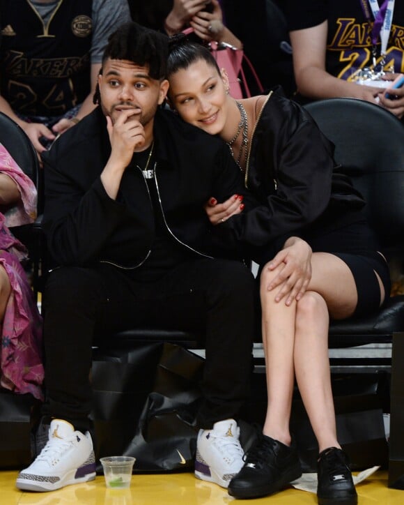 The Weeknd et Bella Hadid au Staples Center à Los Angeles, le 14 avril 2016.