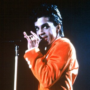 LE CHANTEUR PRINCE SUR SCENE, EN CONCERT 18/08/1986 -