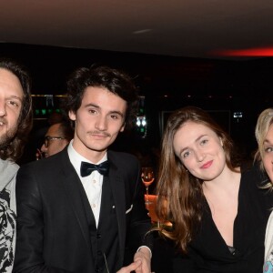 Exclusif - Valérie Damidot, sa fille Roxanne, son fils Norman, et son compagnon Régis, à Paris, le 17 décembre 2014.