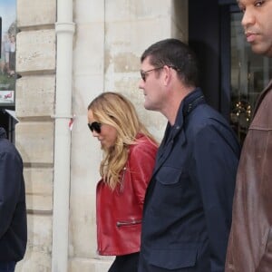 Mariah Carey et son fiancé James Packer quittent le magasin Tom Ford, rue Saint-Honoré, et rentrent à l'hôtel Plaza Athénée. Paris, le 22 avril 2016.