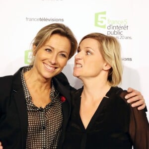 Les animatrices Anne-Sophie Lapix et Anne-Elisabeth Lemoine - Soirée du 20e anniversaire de France 5 à la Cité de la mode et du design à Paris, le 27 novembre 2014.