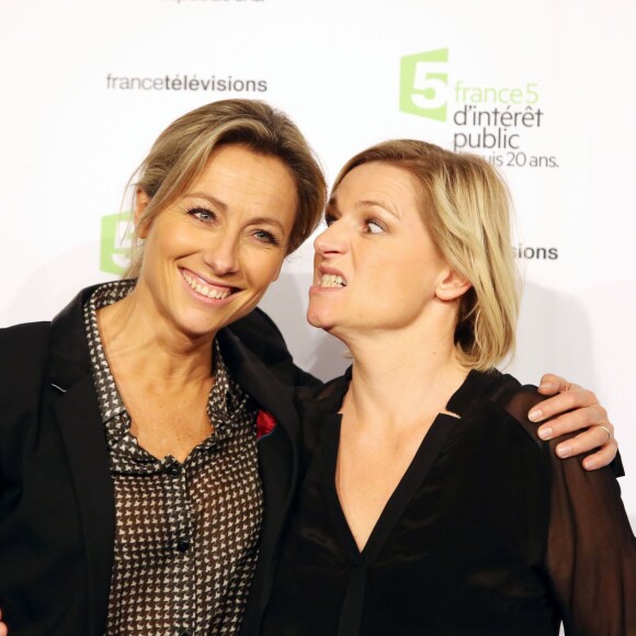 Les animatrices Anne-Sophie Lapix et Anne-Elisabeth Lemoine - Soirée du 20e anniversaire de France 5 à la Cité de la mode et du design à Paris, le 27 novembre 2014.