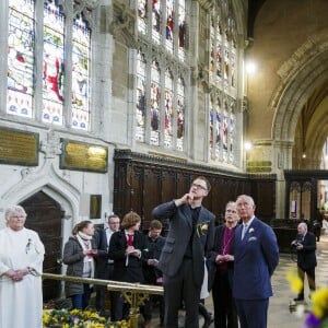 Le prince Charles a déposé une couronne sur la tombe de William Shakespeare en l'église de la Sainte Trinité à l'occasion du 400e anniversaire de sa mort à Stratford-upon-Avon le 23 avril 2016.