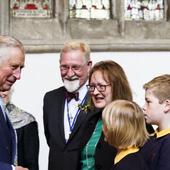 Le prince Charles a déposé une couronne sur la tombe de William Shakespeare en l'église de la Sainte Trinité à l'occasion du 400e anniversaire de sa mort à Stratford-upon-Avon le 23 avril 2016.