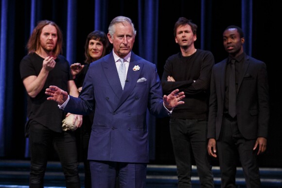 Le prince Charles est monté sur scène pour jouer Hamlet aux côtés des comédiens britanniques à l'occasion du 400e anniversaire de la mort de William Shakespeare lors d'une performance exceptionnelle (Shakespeare Live!) au Royal Shakespeare Theatre à Stratford-upon-Avon le 23 avril 2016.