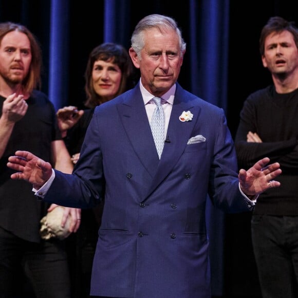 Le prince Charles est monté sur scène pour jouer Hamlet aux côtés des comédiens britanniques à l'occasion du 400e anniversaire de la mort de William Shakespeare lors d'une performance exceptionnelle (Shakespeare Live!) au Royal Shakespeare Theatre à Stratford-upon-Avon le 23 avril 2016.