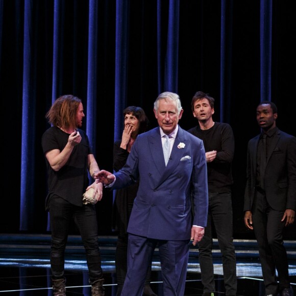 Le prince Charles est monté sur scène pour jouer Hamlet aux côtés des comédiens britanniques à l'occasion du 400e anniversaire de la mort de William Shakespeare lors d'une performance exceptionnelle (Shakespeare Live!) au Royal Shakespeare Theatre à Stratford-upon-Avon le 23 avril 2016.